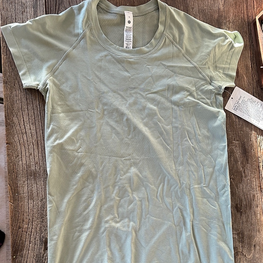 Lululemon Light Green swiftly tech short sleeve hip length NWT